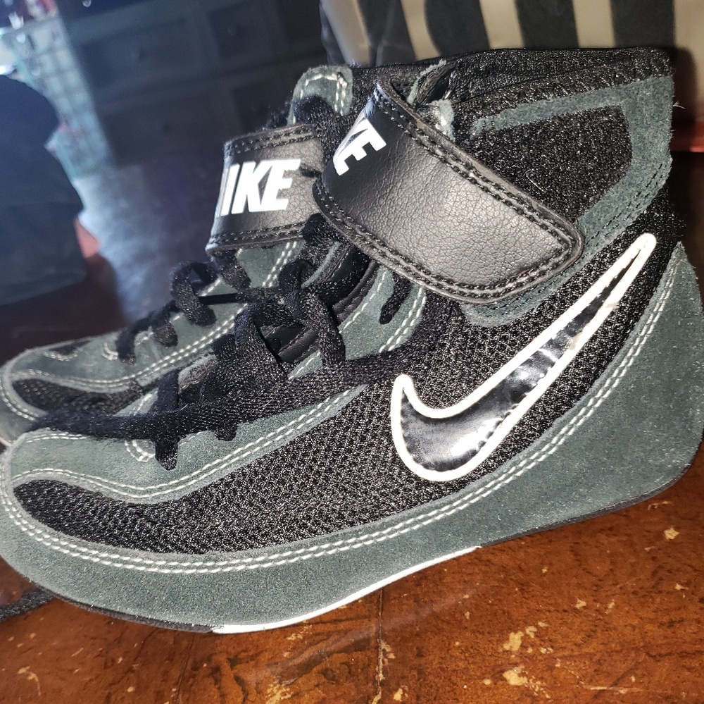 Nike wrestling shoes